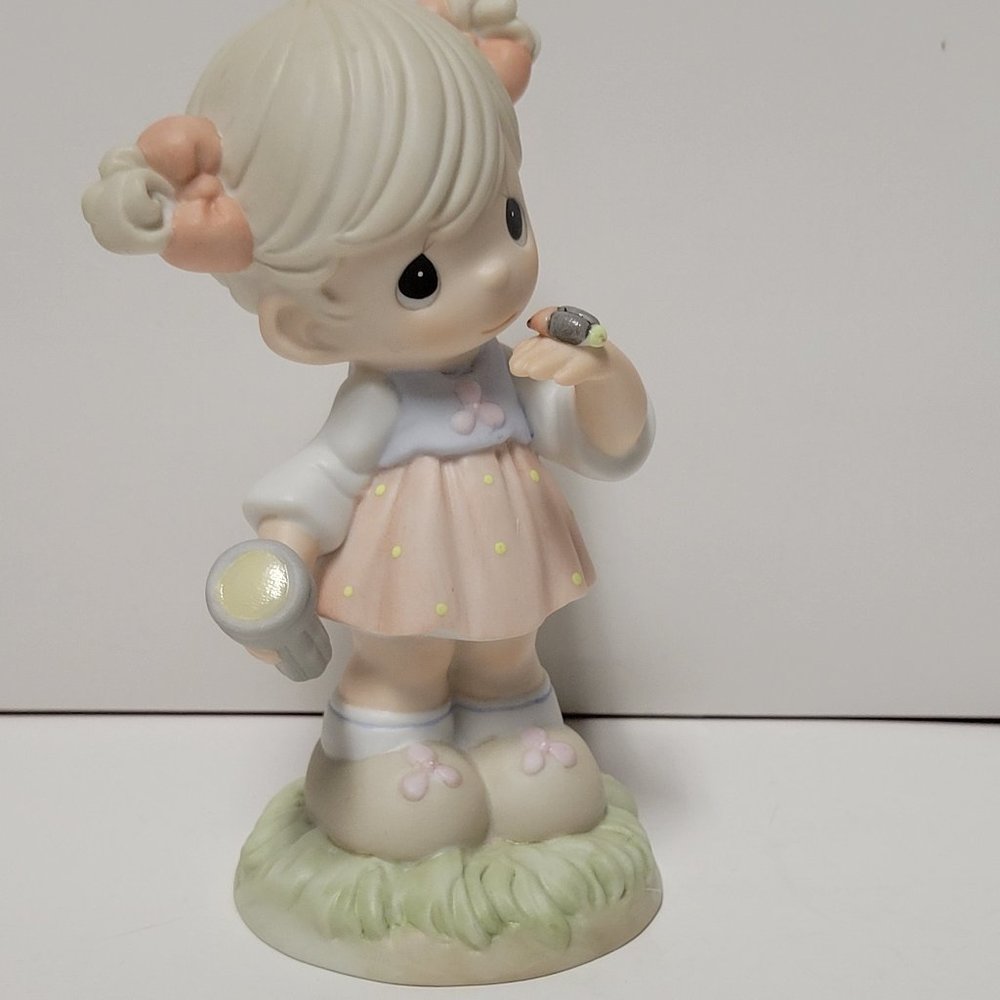 Precious Moments figurine "This Little Light of Mine".